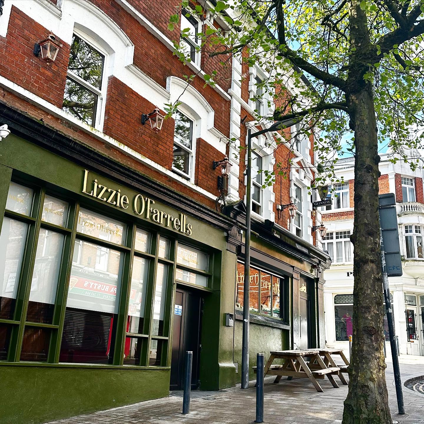 The green exterior of Lizzie O’Farrells on Waterloo Street in Derry
